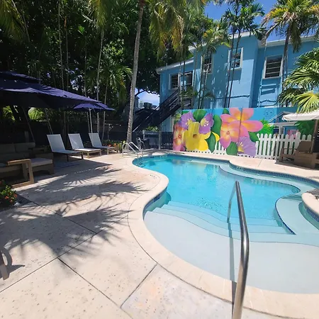 Duval Street Suite W Kitchen And Shared Heated Pool